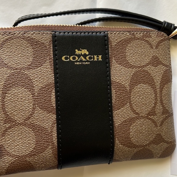 Corner Zip Wristlet In Signature Canvas - Picture 3 of 6